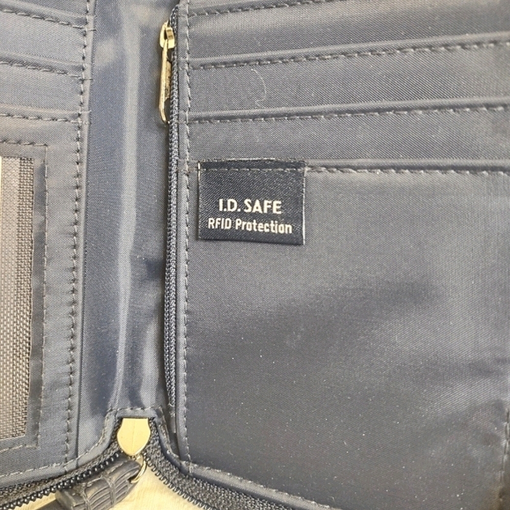 Nautica Wallet Crossbody/Wristlet NWT - Picture 8 of 9